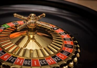 How big is the global casino app market